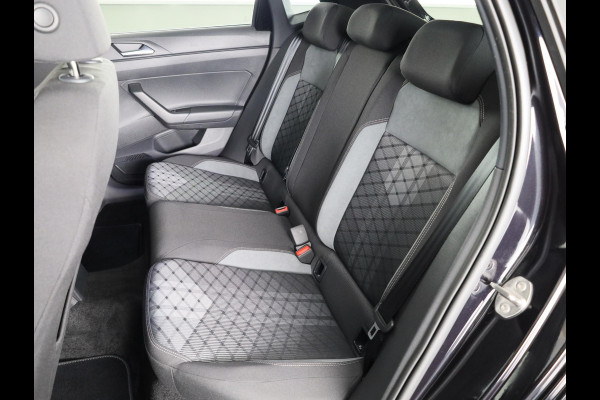 Volkswagen Polo 1.0 TSI R-Line 95PK Automaat (DSG) | Panorama dak | IQ Matrix led koplampen | Navigatie | Parkeercamera | Stoelverwarming | 17" LM velgen |