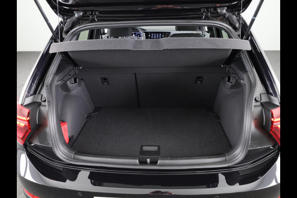 Volkswagen Polo 1.0 TSI R-Line 95PK Automaat (DSG) | Panorama dak | IQ Matrix led koplampen | Navigatie | Parkeercamera | Stoelverwarming | 17" LM velgen |