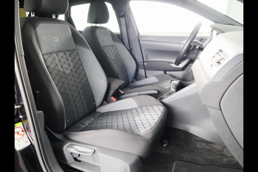 Volkswagen Polo 1.0 TSI R-Line 95PK Automaat (DSG) | Panorama dak | IQ Matrix led koplampen | Navigatie | Parkeercamera | Stoelverwarming | 17" LM velgen |