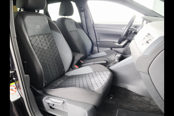 Volkswagen Polo 1.0 TSI R-Line 95PK Automaat (DSG) | Panorama dak | IQ Matrix led koplampen | Navigatie | Parkeercamera | Stoelverwarming | 17" LM velgen |