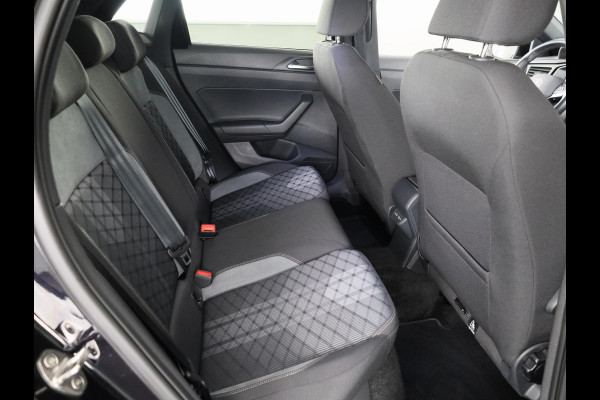 Volkswagen Polo 1.0 TSI R-Line 95PK Automaat (DSG) | Panorama dak | IQ Matrix led koplampen | Navigatie | Parkeercamera | Stoelverwarming | 17" LM velgen |