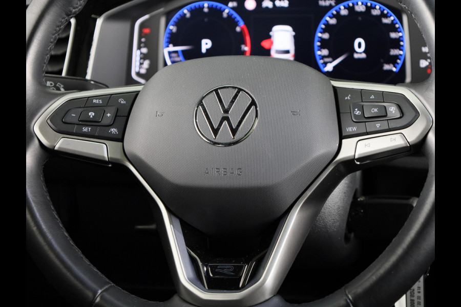 Volkswagen Polo 1.0 TSI R-Line 95PK Automaat (DSG) | Panorama dak | IQ Matrix led koplampen | Navigatie | Parkeercamera | Stoelverwarming | 17" LM velgen |