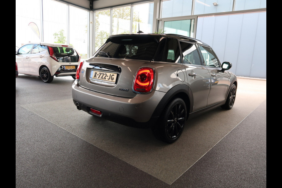 MINI Cooper 1.5 136pk Business Edition 5-drs. SCHUIFDAK/HARMANKARDON/HUD/CARPLAY/STOELVERWARMING