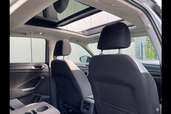 Volkswagen T-Roc 1.5 TSI Sport / Panorama Dak / Stoelverwarming
