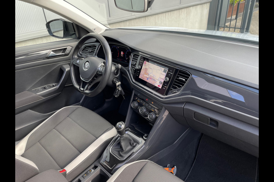 Volkswagen T-Roc 1.5 TSI Sport / Panorama Dak / Stoelverwarming