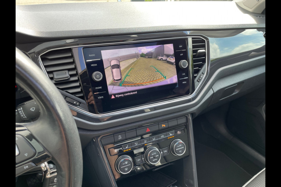 Volkswagen T-Roc 1.5 TSI Sport / Panorama Dak / Stoelverwarming