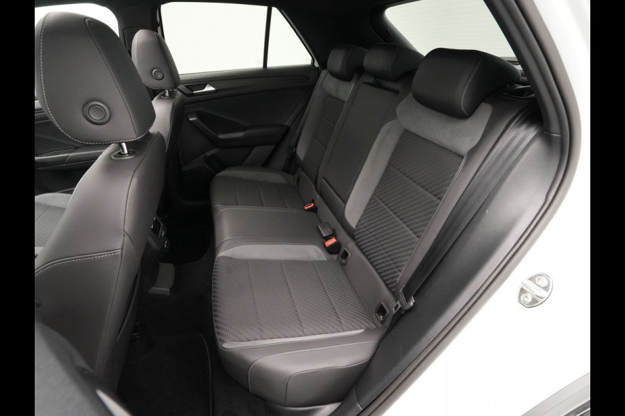 Volkswagen T-Roc 1.5 TSI Sport Business R Navigatie Camera Adaptive Cruise Pano Trekhaak