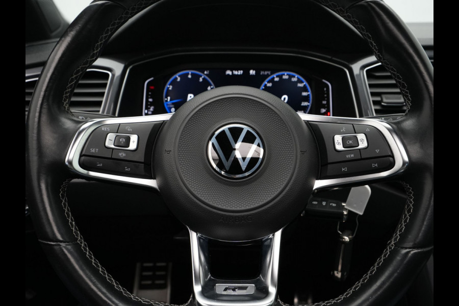 Volkswagen T-Roc 1.5 TSI Sport Business R Navigatie Camera Adaptive Cruise Pano Trekhaak