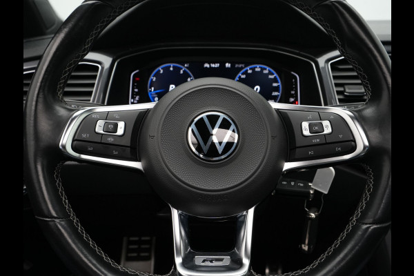 Volkswagen T-Roc 1.5 TSI Sport Business R Navigatie Camera Adaptive Cruise Pano Trekhaak