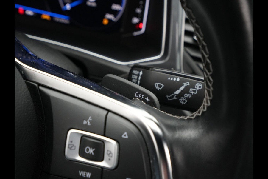 Volkswagen T-Roc 1.5 TSI Sport Business R Navigatie Camera Adaptive Cruise Pano Trekhaak