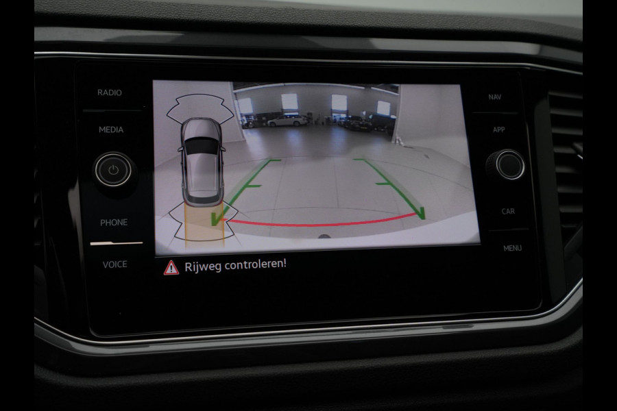Volkswagen T-Roc 1.5 TSI Sport Business R Navigatie Camera Adaptive Cruise Pano Trekhaak