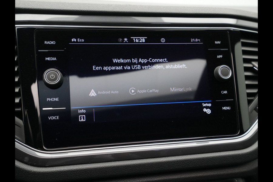 Volkswagen T-Roc 1.5 TSI Sport Business R Navigatie Camera Adaptive Cruise Pano Trekhaak