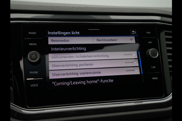 Volkswagen T-Roc 1.5 TSI Sport Business R Navigatie Camera Adaptive Cruise Pano Trekhaak