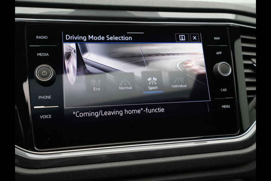Volkswagen T-Roc 1.5 TSI Sport Business R Navigatie Camera Adaptive Cruise Pano Trekhaak