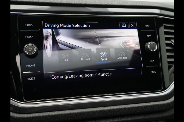 Volkswagen T-Roc 1.5 TSI Sport Business R Navigatie Camera Adaptive Cruise Pano Trekhaak
