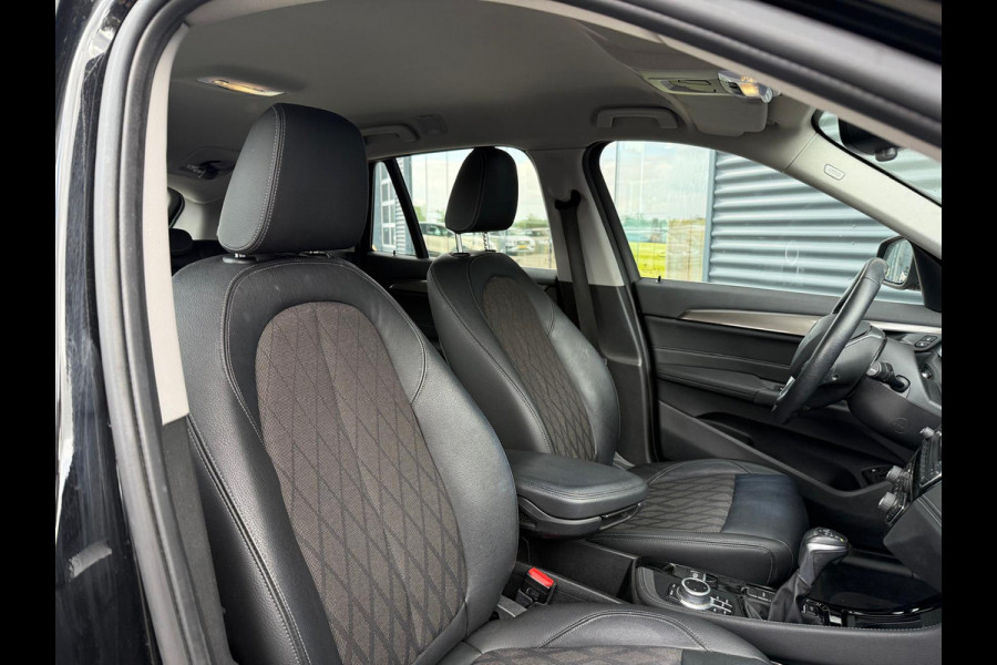 BMW X1 xDrive25e xLine PLug in Hybrid 220 pk | PHEV | Navi Pro | DAB | 18"L.M | LED Koplampen | Stoelverwarming | Sfeerverlichting |