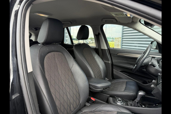 BMW X1 xDrive25e xLine PLug in Hybrid 220 pk | PHEV | Navi Pro | DAB | 18"L.M | LED Koplampen | Stoelverwarming | Sfeerverlichting |