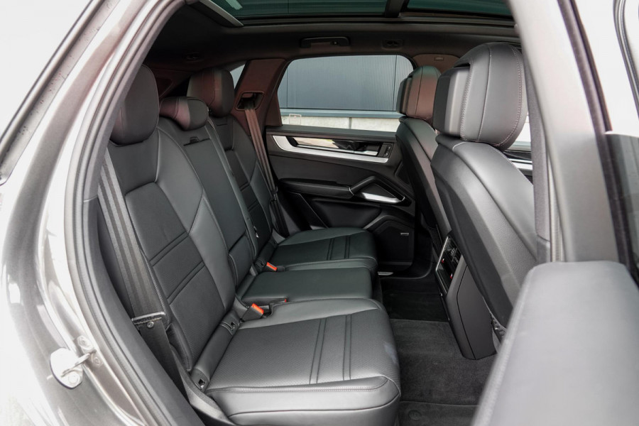 Porsche Cayenne 3.0 E-Hybrid *Sport-Design / Soft-Close / BOSE / Panorama / Head-up / Luchtvering*