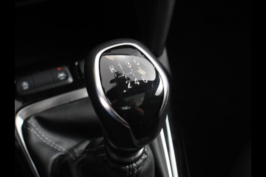 Opel Corsa 1.2 100pk Turbo Elegance Sky Panorama dak Climate control Cruise control Digitale Cockpit LED Parkeersensoren Stuurverwarming Stoelverwarming 360 camera Apple Carplay/ Android Auto Lichtmetalen Velgen