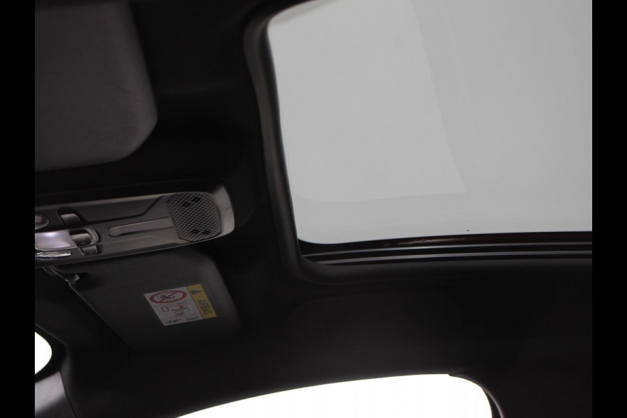 Opel Corsa 1.2 100pk Turbo Elegance Sky Panorama dak Climate control Cruise control Digitale Cockpit LED Parkeersensoren Stuurverwarming Stoelverwarming 360 camera Apple Carplay/ Android Auto Lichtmetalen Velgen