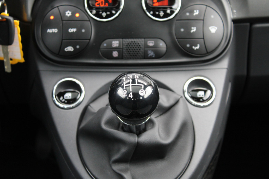 Fiat 500 TwinAir Turbo Lounge | 16" Velgen | Climate Control | Cruise Control Rijdende auto, niet altijd aanwezig.