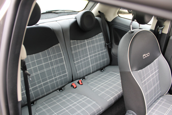 Fiat 500 TwinAir Turbo Lounge | 16" Velgen | Climate Control | Cruise Control Rijdende auto, niet altijd aanwezig.