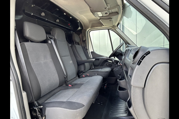 Renault Master T35 2.3 dCi 131 PK / L2H2 / 1e EIG. / AIRCO / CRUISE / NAVI / IMPERIAAL / TREKHAAK