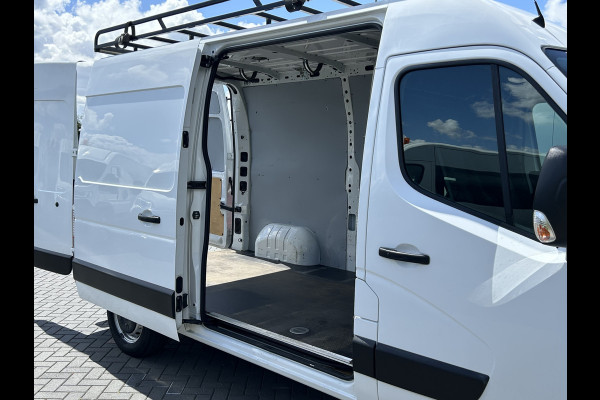 Renault Master T35 2.3 dCi 131 PK / L2H2 / 1e EIG. / AIRCO / CRUISE / NAVI / IMPERIAAL / TREKHAAK