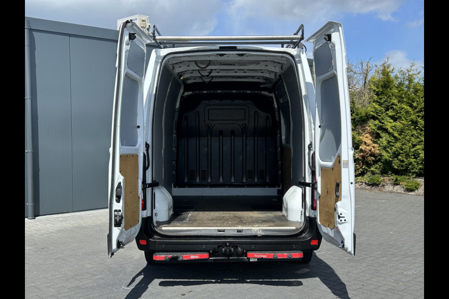 Renault Master T35 2.3 dCi 131 PK / L2H2 / 1e EIG. / AIRCO / CRUISE / NAVI / IMPERIAAL / TREKHAAK