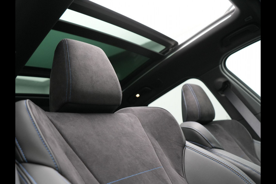 BMW X1 xDrive30e M Sport Plug In Hybrid 326pk PHEV | Trekhaak af Fabriek | Panodak | Adaptive Cruise | Widescreen Navi | 360 Camera | Alcantara Sportstoelen Massage & Memory | Harman Kardon |