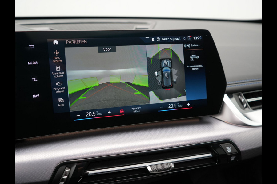BMW X1 xDrive30e M Sport Plug In Hybrid 326pk PHEV | Trekhaak af Fabriek | Panodak | Adaptive Cruise | Widescreen Navi | 360 Camera | Alcantara Sportstoelen Massage & Memory | Harman Kardon |