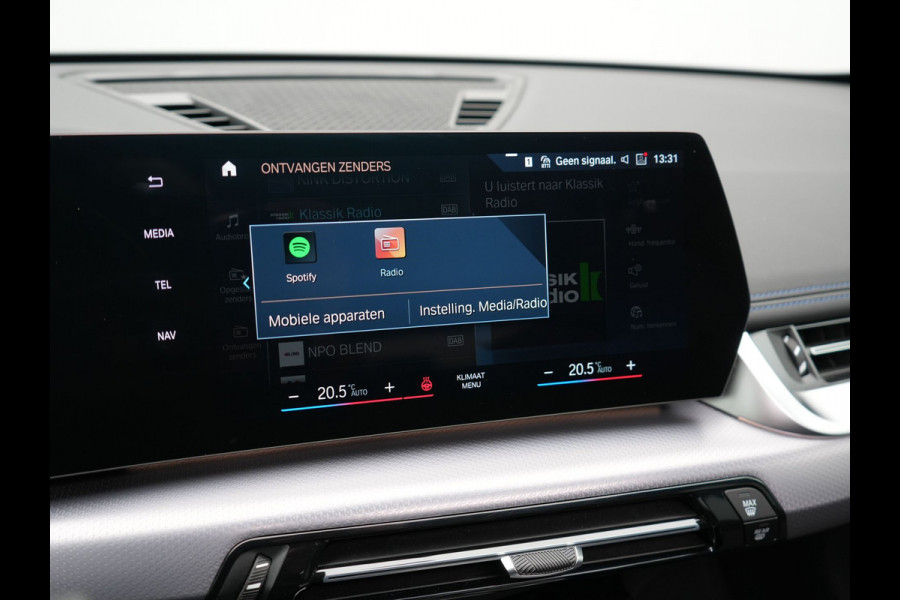 BMW X1 xDrive30e M Sport Plug In Hybrid 326pk PHEV | Trekhaak af Fabriek | Panodak | Adaptive Cruise | Widescreen Navi | 360 Camera | Alcantara Sportstoelen Massage & Memory | Harman Kardon |