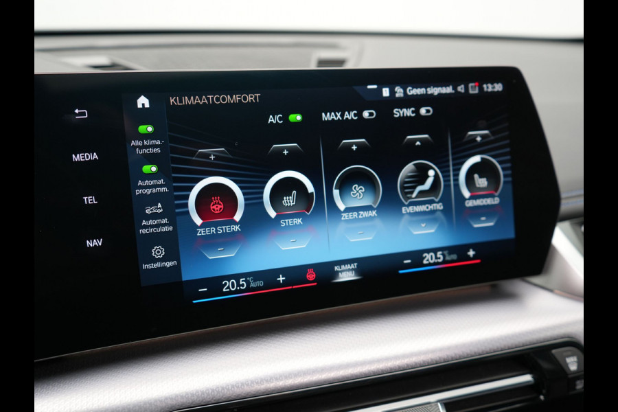 BMW X1 xDrive30e M Sport Plug In Hybrid 326pk PHEV | Trekhaak af Fabriek | Panodak | Adaptive Cruise | Widescreen Navi | 360 Camera | Alcantara Sportstoelen Massage & Memory | Harman Kardon |