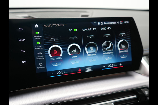 BMW X1 xDrive30e M Sport Plug In Hybrid 326pk PHEV | Trekhaak af Fabriek | Panodak | Adaptive Cruise | Widescreen Navi | 360 Camera | Alcantara Sportstoelen Massage & Memory | Harman Kardon |