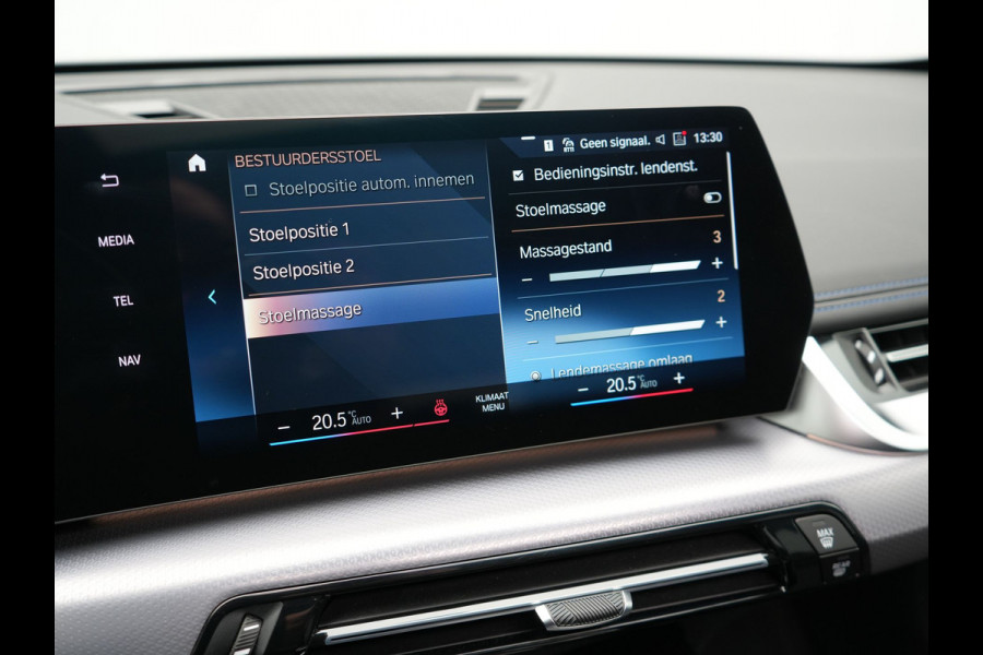 BMW X1 xDrive30e M Sport Plug In Hybrid 326pk PHEV | Trekhaak af Fabriek | Panodak | Adaptive Cruise | Widescreen Navi | 360 Camera | Alcantara Sportstoelen Massage & Memory | Harman Kardon |