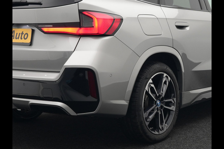 BMW X1 xDrive30e M Sport Plug In Hybrid 326pk PHEV | Trekhaak af Fabriek | Panodak | Adaptive Cruise | Widescreen Navi | 360 Camera | Alcantara Sportstoelen Massage & Memory | Harman Kardon |