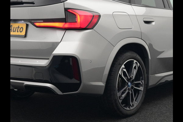 BMW X1 xDrive30e M Sport Plug In Hybrid 326pk PHEV | Trekhaak af Fabriek | Panodak | Adaptive Cruise | Widescreen Navi | 360 Camera | Alcantara Sportstoelen Massage & Memory | Harman Kardon |