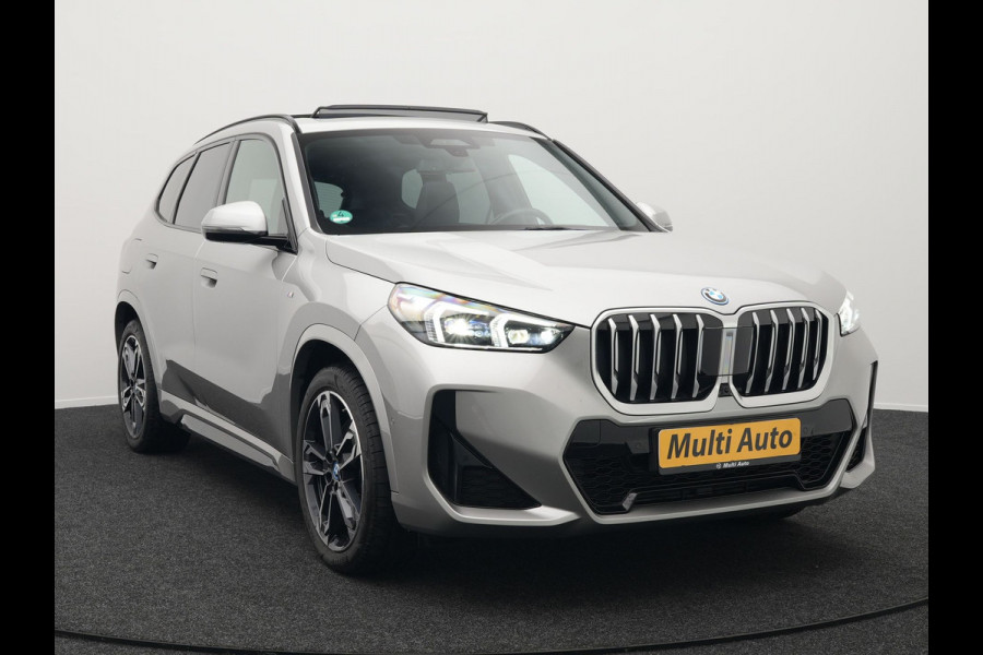 BMW X1 xDrive30e M Sport Plug In Hybrid 326pk PHEV | Trekhaak af Fabriek | Panodak | Adaptive Cruise | Widescreen Navi | 360 Camera | Alcantara Sportstoelen Massage & Memory | Harman Kardon |