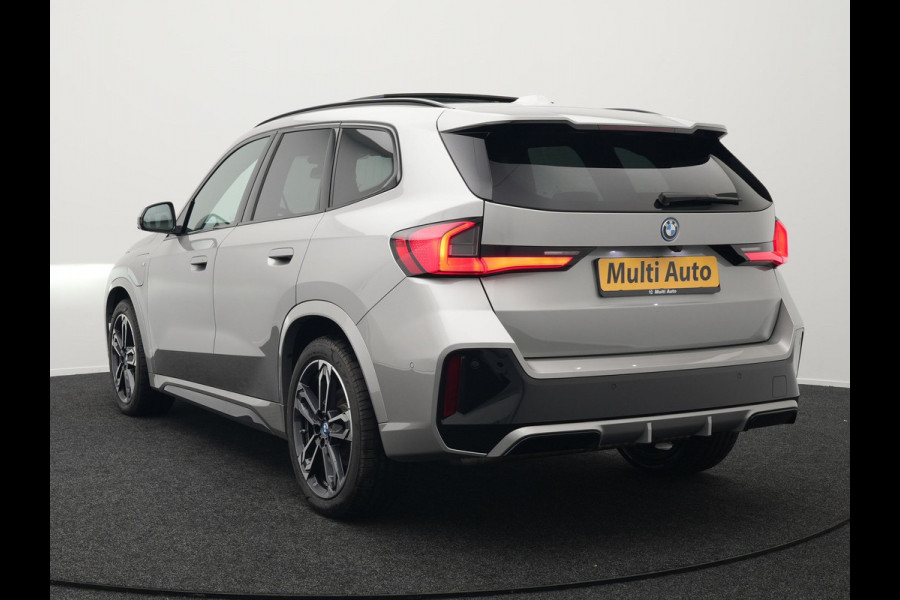 BMW X1 xDrive30e M Sport Plug In Hybrid 326pk PHEV | Trekhaak af Fabriek | Panodak | Adaptive Cruise | Widescreen Navi | 360 Camera | Alcantara Sportstoelen Massage & Memory | Harman Kardon |