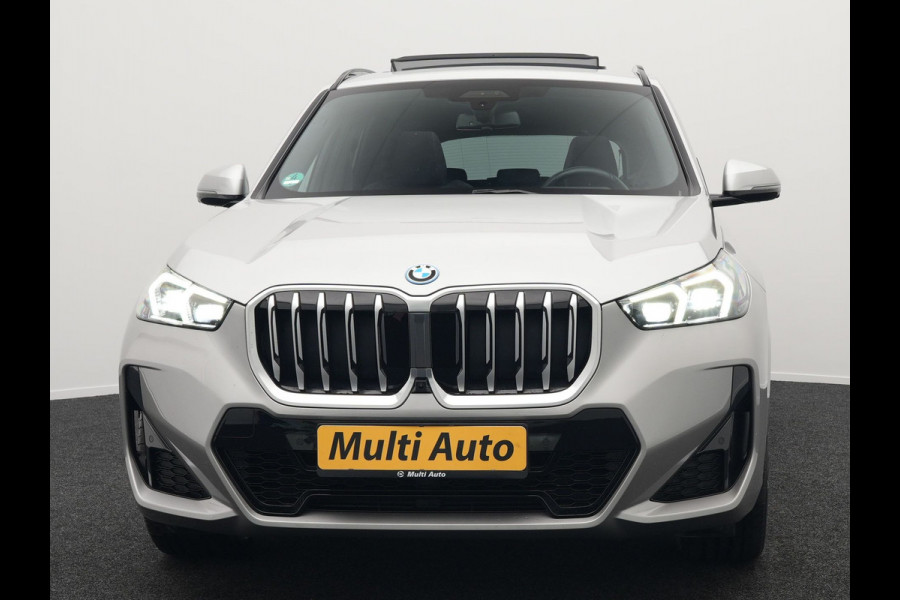 BMW X1 xDrive30e M Sport Plug In Hybrid 326pk PHEV | Trekhaak af Fabriek | Panodak | Adaptive Cruise | Widescreen Navi | 360 Camera | Alcantara Sportstoelen Massage & Memory | Harman Kardon |