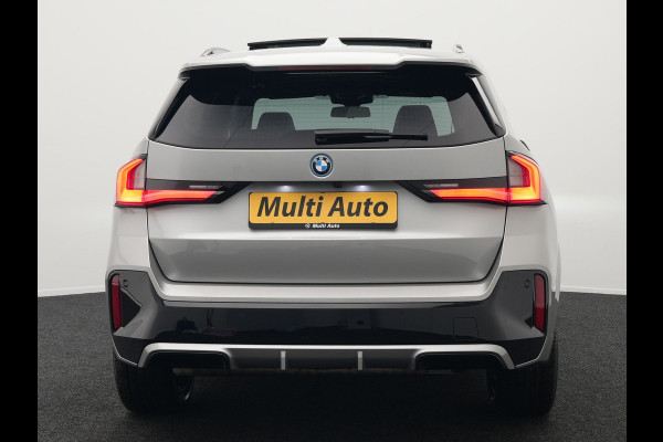 BMW X1 xDrive30e M Sport Plug In Hybrid 326pk PHEV | Trekhaak af Fabriek | Panodak | Adaptive Cruise | Widescreen Navi | 360 Camera | Alcantara Sportstoelen Massage & Memory | Harman Kardon |
