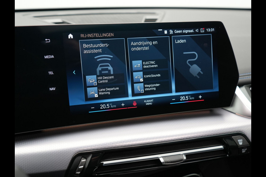 BMW X1 xDrive30e M Sport Plug In Hybrid 326pk PHEV | Trekhaak af Fabriek | Panodak | Adaptive Cruise | Widescreen Navi | 360 Camera | Alcantara Sportstoelen Massage & Memory | Harman Kardon |