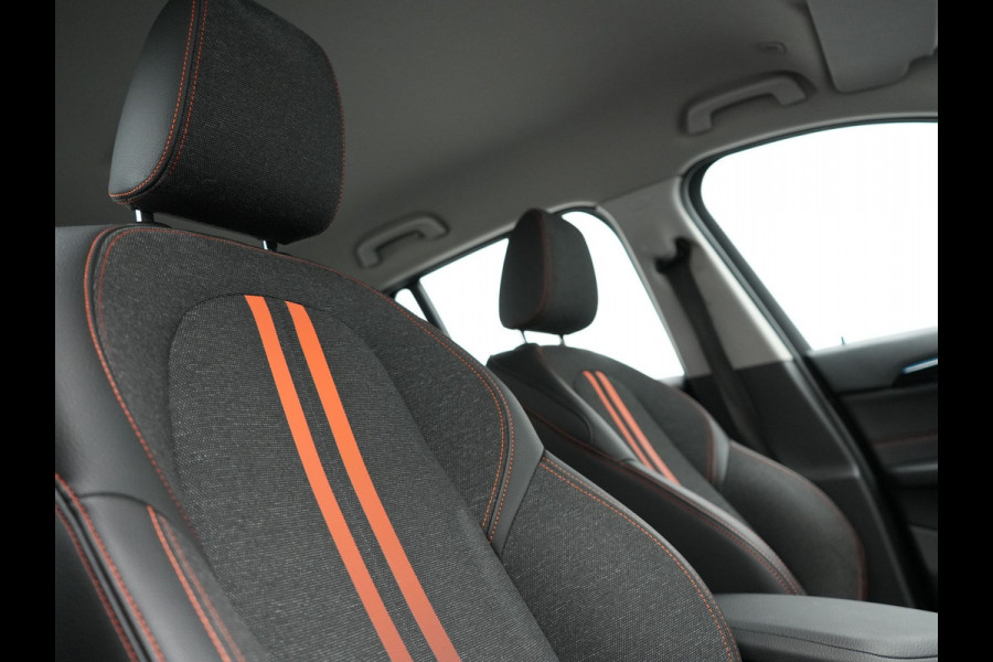 BMW X1 xDrive25e Sportline Plug In Hybrid 220pk PHEV | Camera | Sportstoelen Verwamd | Navi Prof | DAB | 18"L.M | LED Koplampen |