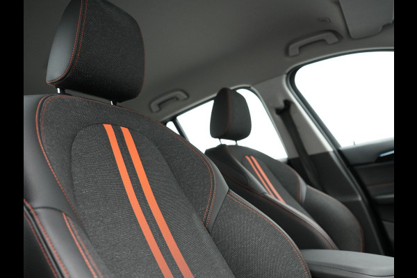 BMW X1 xDrive25e Sportline Plug In Hybrid 220pk PHEV | Camera | Sportstoelen Verwamd | Navi Prof | DAB | 18"L.M | LED Koplampen |