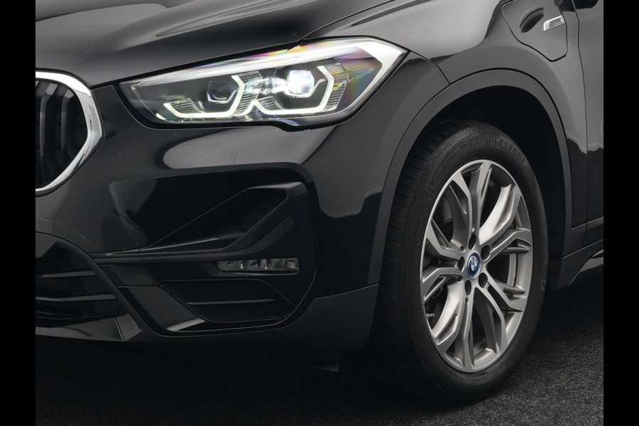 BMW X1 xDrive25e Sportline Plug In Hybrid 220pk PHEV | Camera | Sportstoelen Verwamd | Navi Prof | DAB | 18"L.M | LED Koplampen |