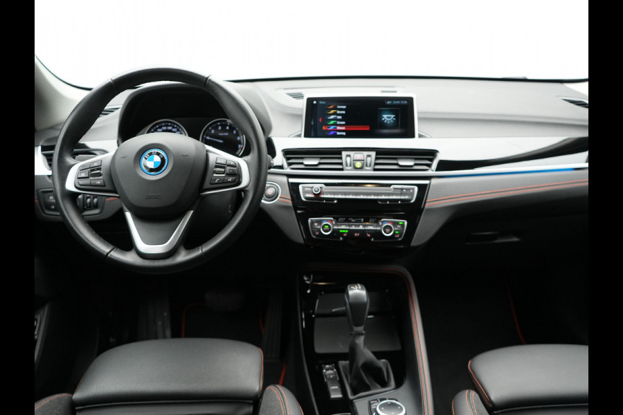 BMW X1 xDrive25e Sportline Plug In Hybrid 220pk PHEV | Camera | Sportstoelen Verwamd | Navi Prof | DAB | 18"L.M | LED Koplampen |