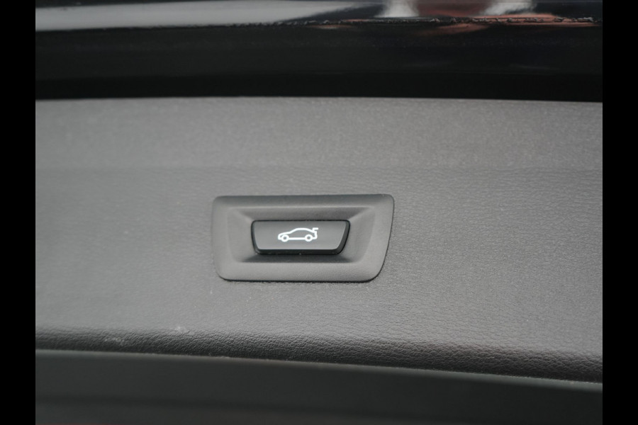 BMW X1 xDrive25e Sportline Plug In Hybrid 220pk PHEV | Camera | Sportstoelen Verwamd | Navi Prof | DAB | 18"L.M | LED Koplampen |