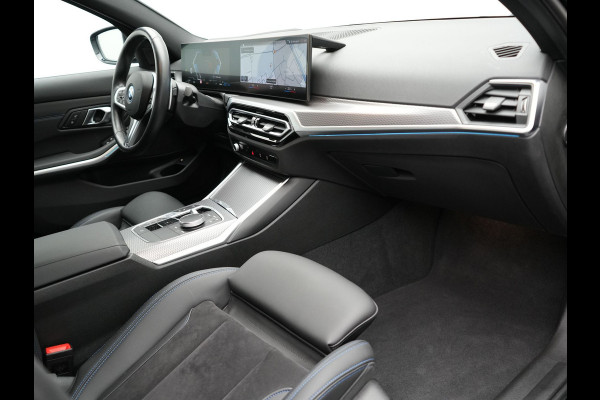 BMW 3-serie 330e M Sport Plug In Hybrid 293pk PHEV | Widescreen Navi |Head Up | Alcantara Sportstoelen Verwarmd | Sfeerverlichting | Camera | BLIS | Keyless |
