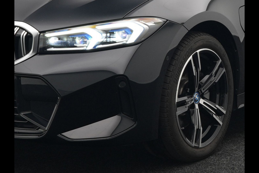 BMW 3-serie 330e M Sport Plug In Hybrid 293pk PHEV | Widescreen Navi |Head Up | Alcantara Sportstoelen Verwarmd | Sfeerverlichting | Camera | BLIS | Keyless |