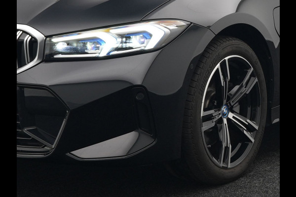 BMW 3-serie 330e M Sport Plug In Hybrid 293pk PHEV | Widescreen Navi |Head Up | Alcantara Sportstoelen Verwarmd | Sfeerverlichting | Camera | BLIS | Keyless |